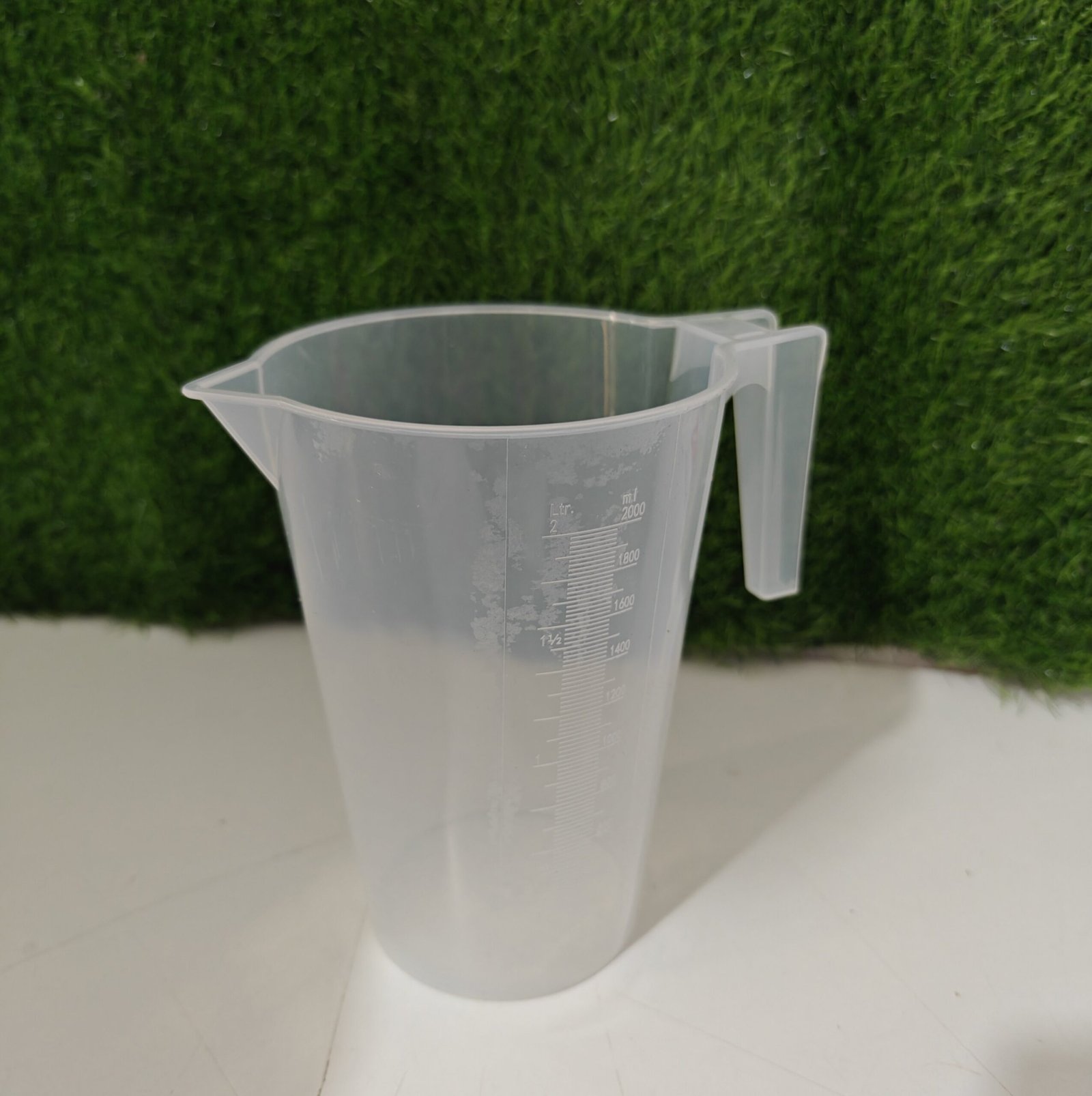 Pot Doseur Plastique gradué 2000ml