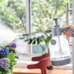 Pulvérisateur manuel de jardin 2L avec tige d’extension, réservoir transparent à orifice latéral de remplissage et doseur intégré au bouchon, Forme la mousse de savon – Image 3