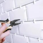 100pièces Spacers de carrelage 3mm en plastique blanc - Adaptés pour les carreaux de céramique de sol et de mur avec des espaces en forme de croix, des joints de coulis réguliers, une installation facile, un design durable et flexible. – Image 3